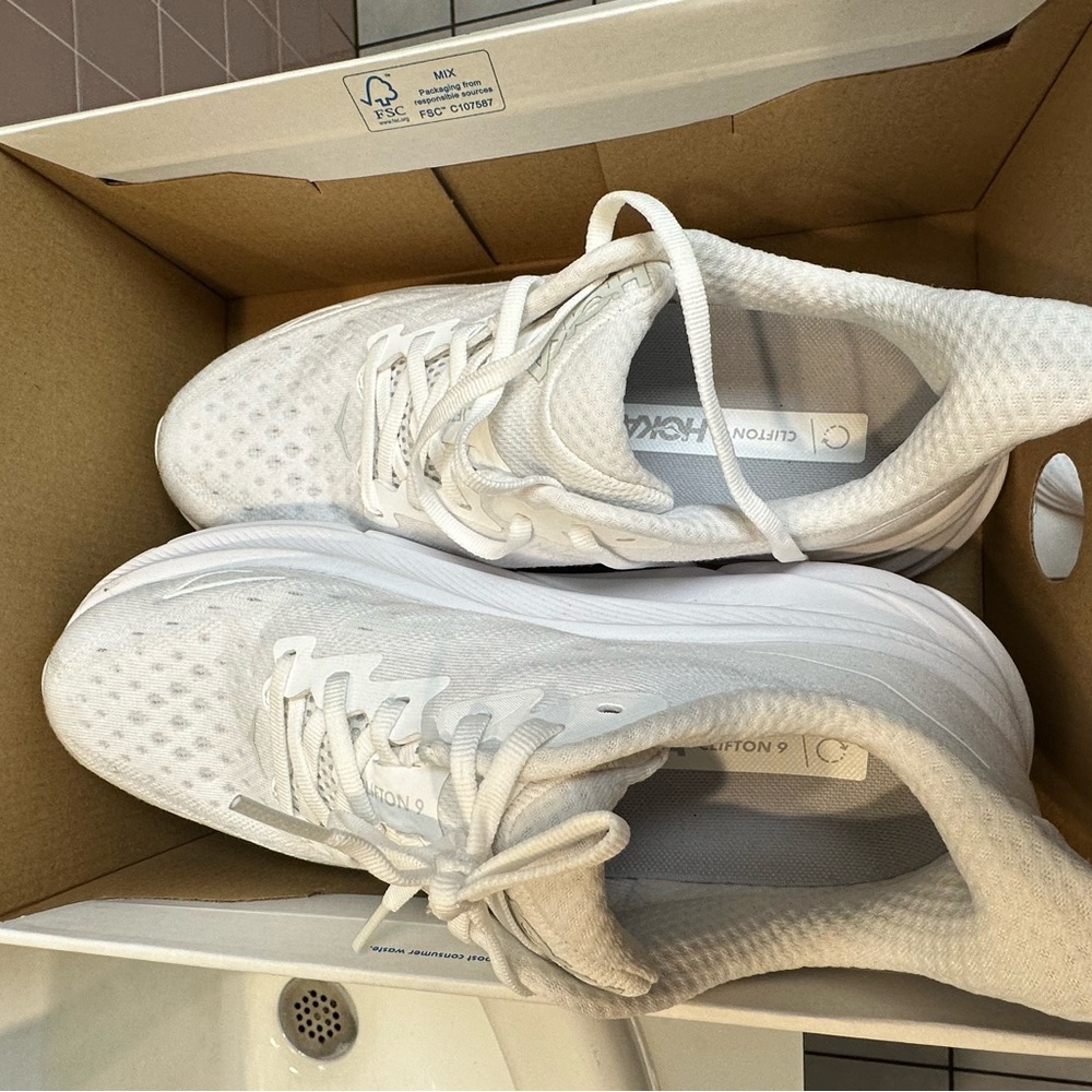 SIZE 8.5 HOKAS!